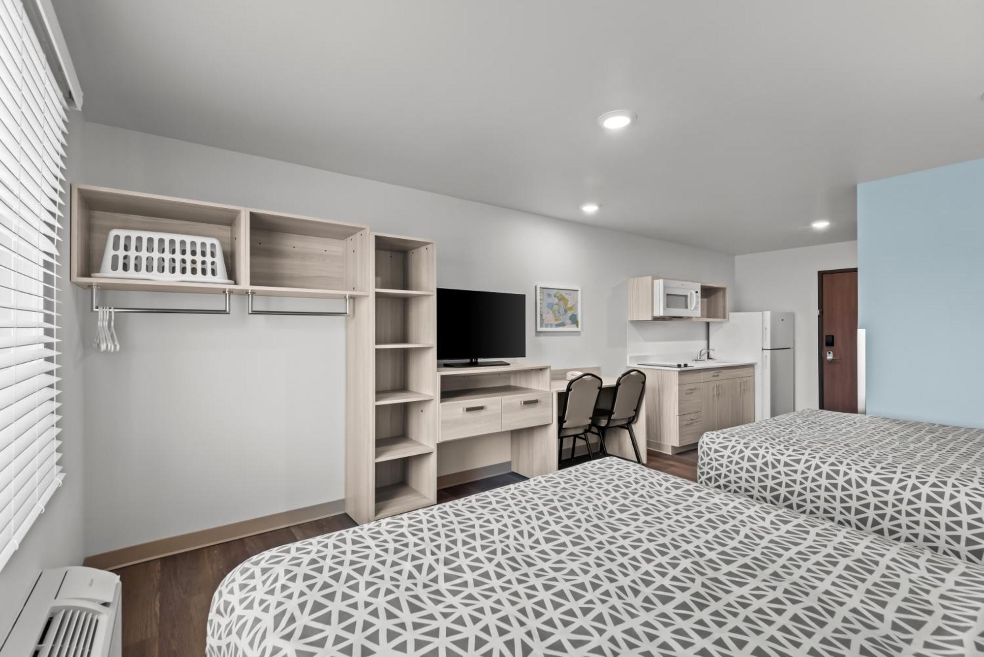 Woodspring Suites Coralville Iowa City Bagian luar foto