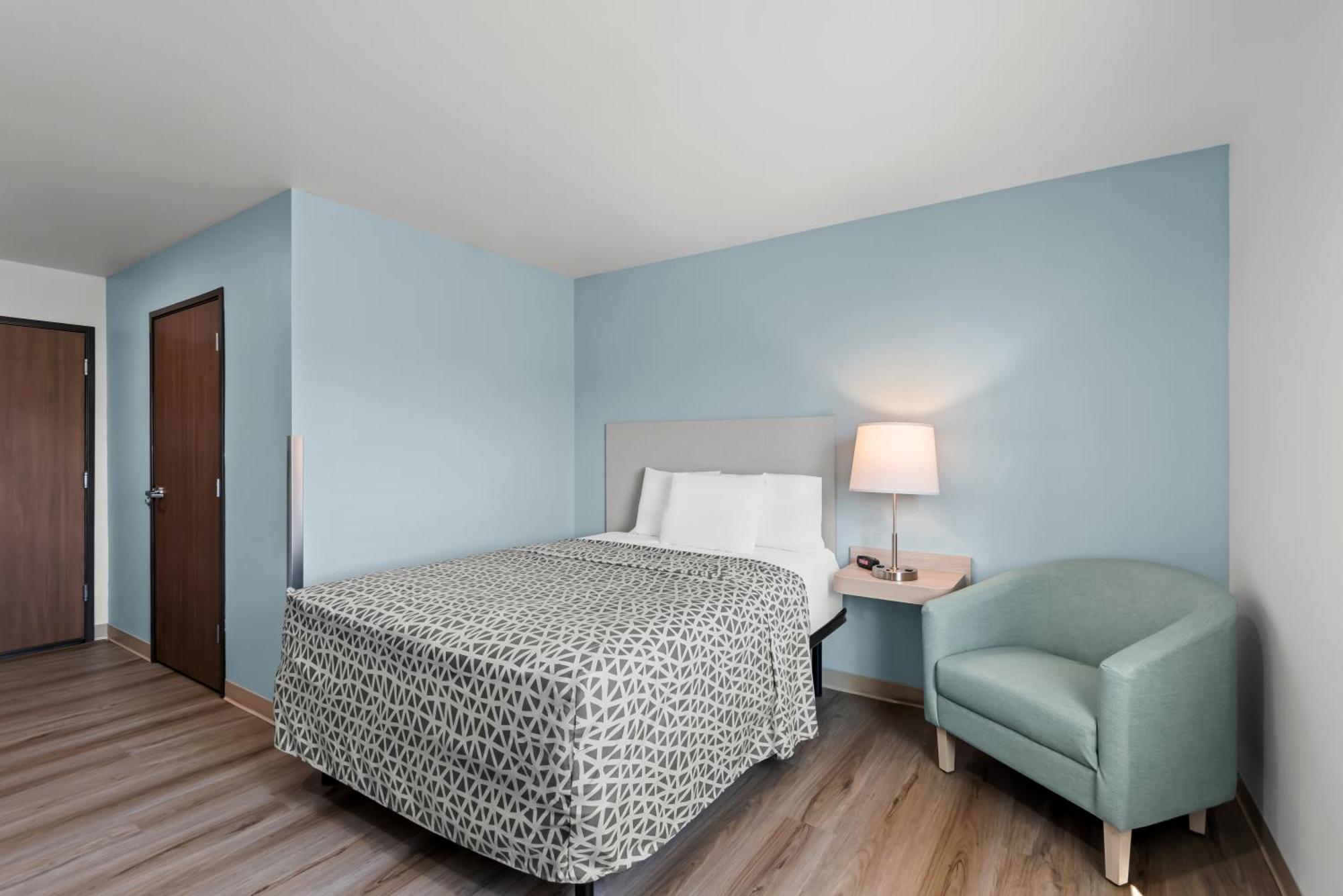 Woodspring Suites Coralville Iowa City Bagian luar foto