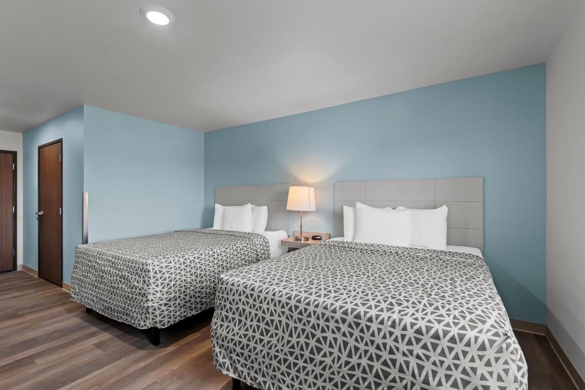 Woodspring Suites Coralville Iowa City Bagian luar foto