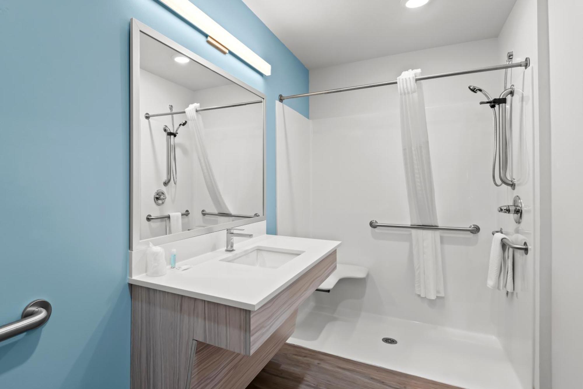 Woodspring Suites Coralville Iowa City Bagian luar foto