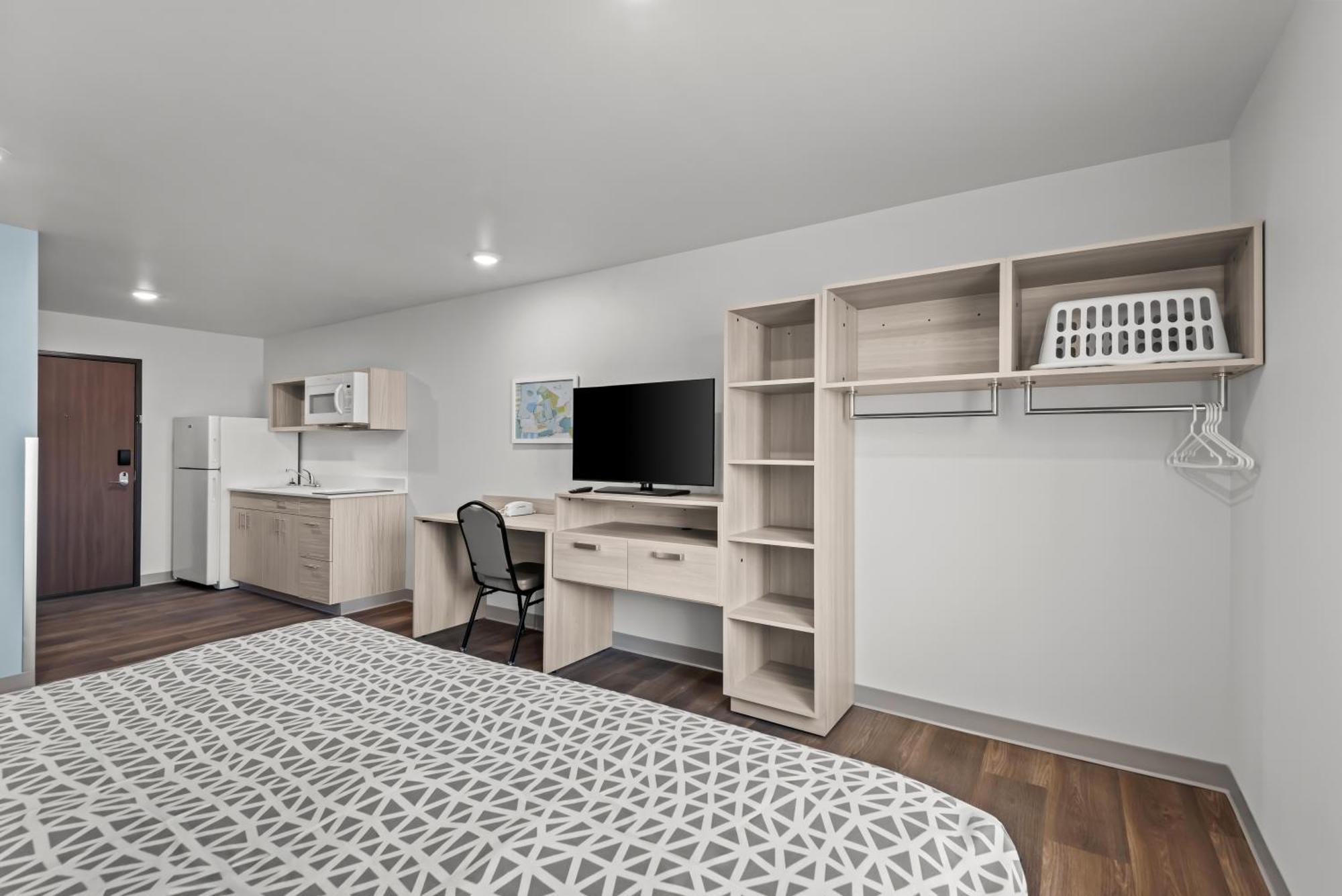 Woodspring Suites Coralville Iowa City Bagian luar foto