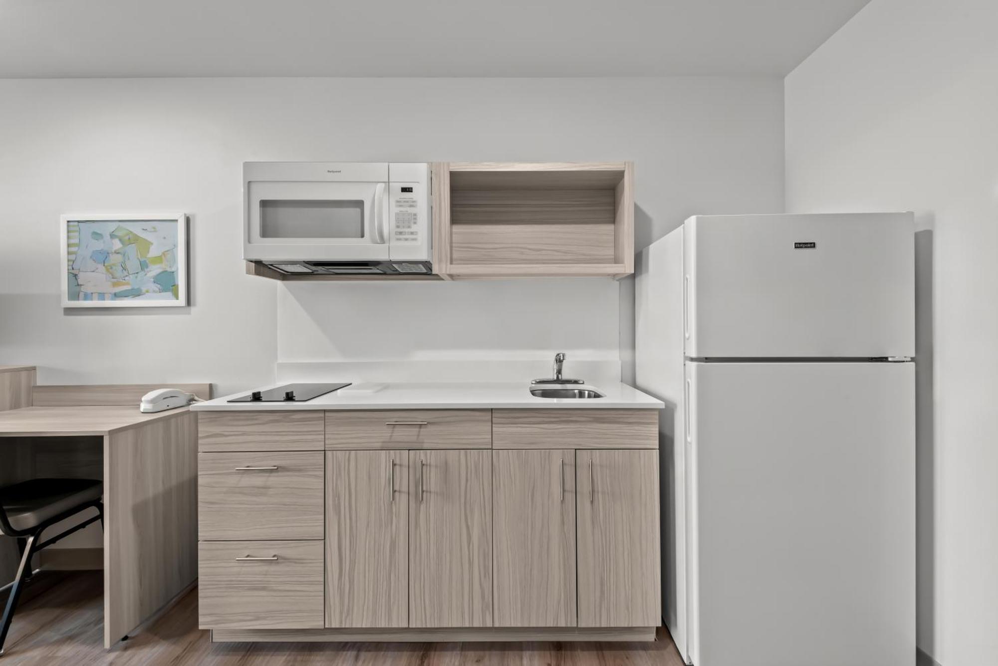 Woodspring Suites Coralville Iowa City Bagian luar foto