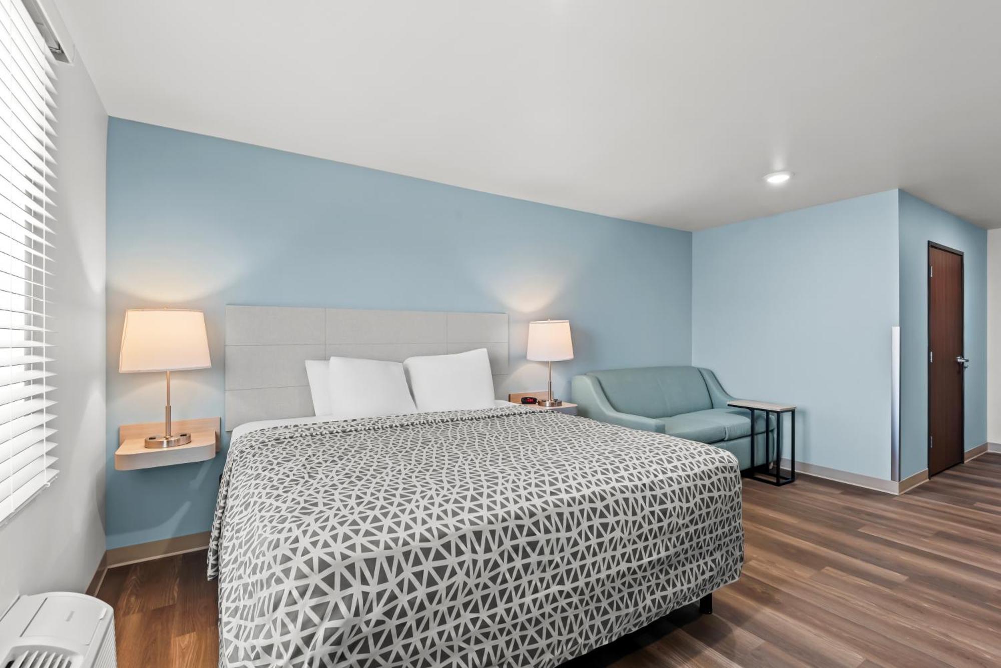 Woodspring Suites Coralville Iowa City Bagian luar foto