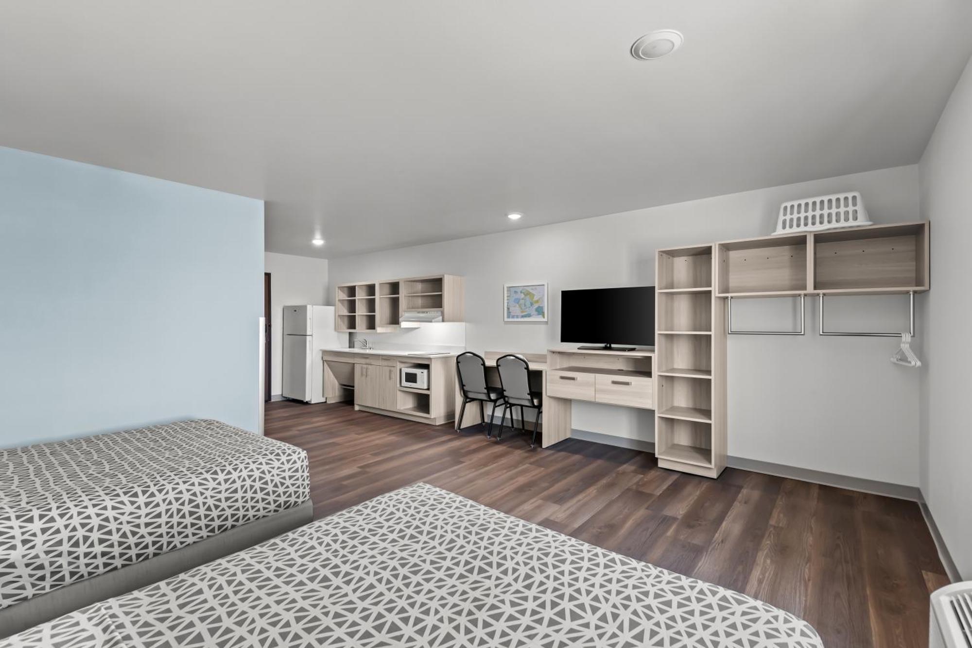 Woodspring Suites Coralville Iowa City Bagian luar foto