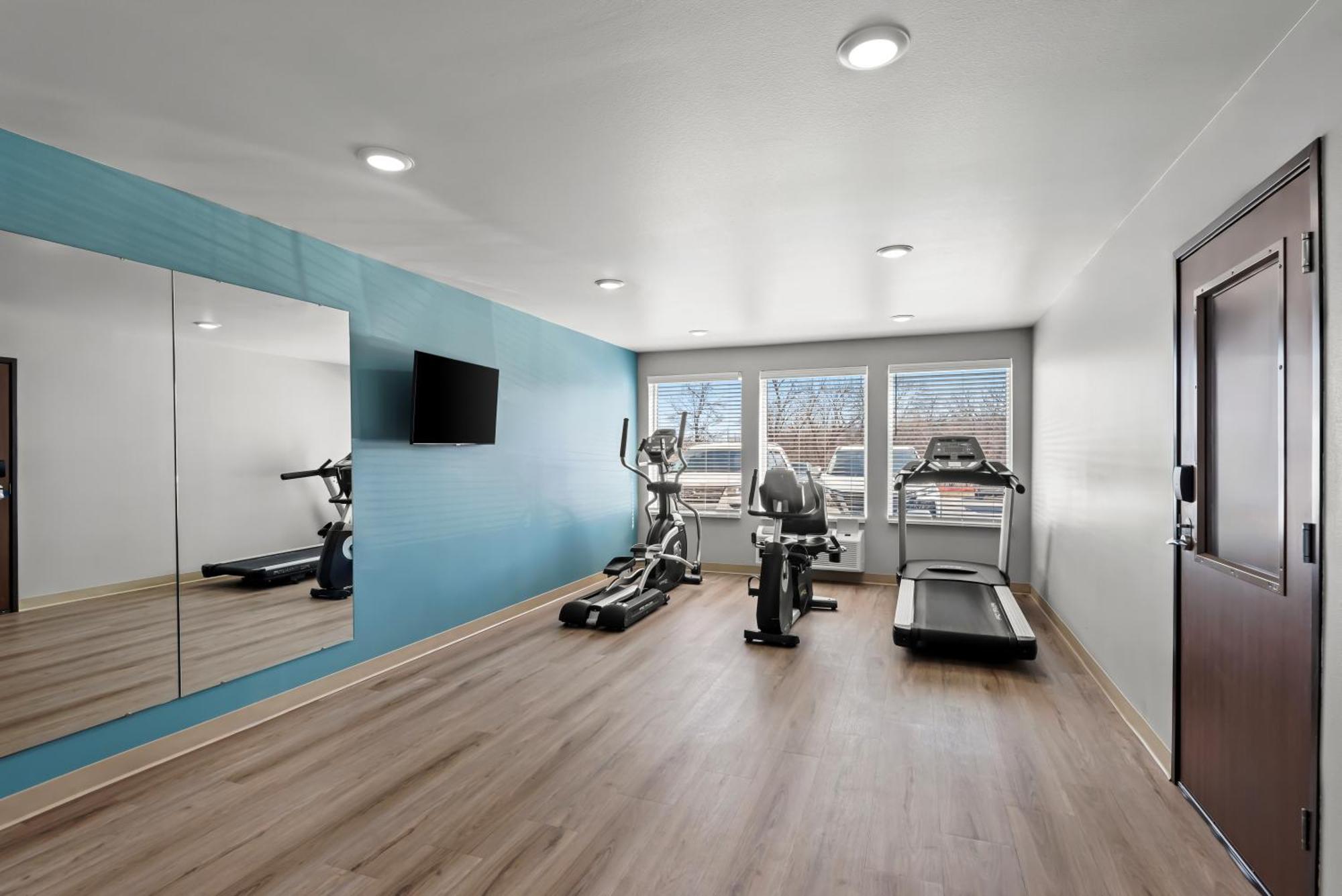 Woodspring Suites Coralville Iowa City Bagian luar foto
