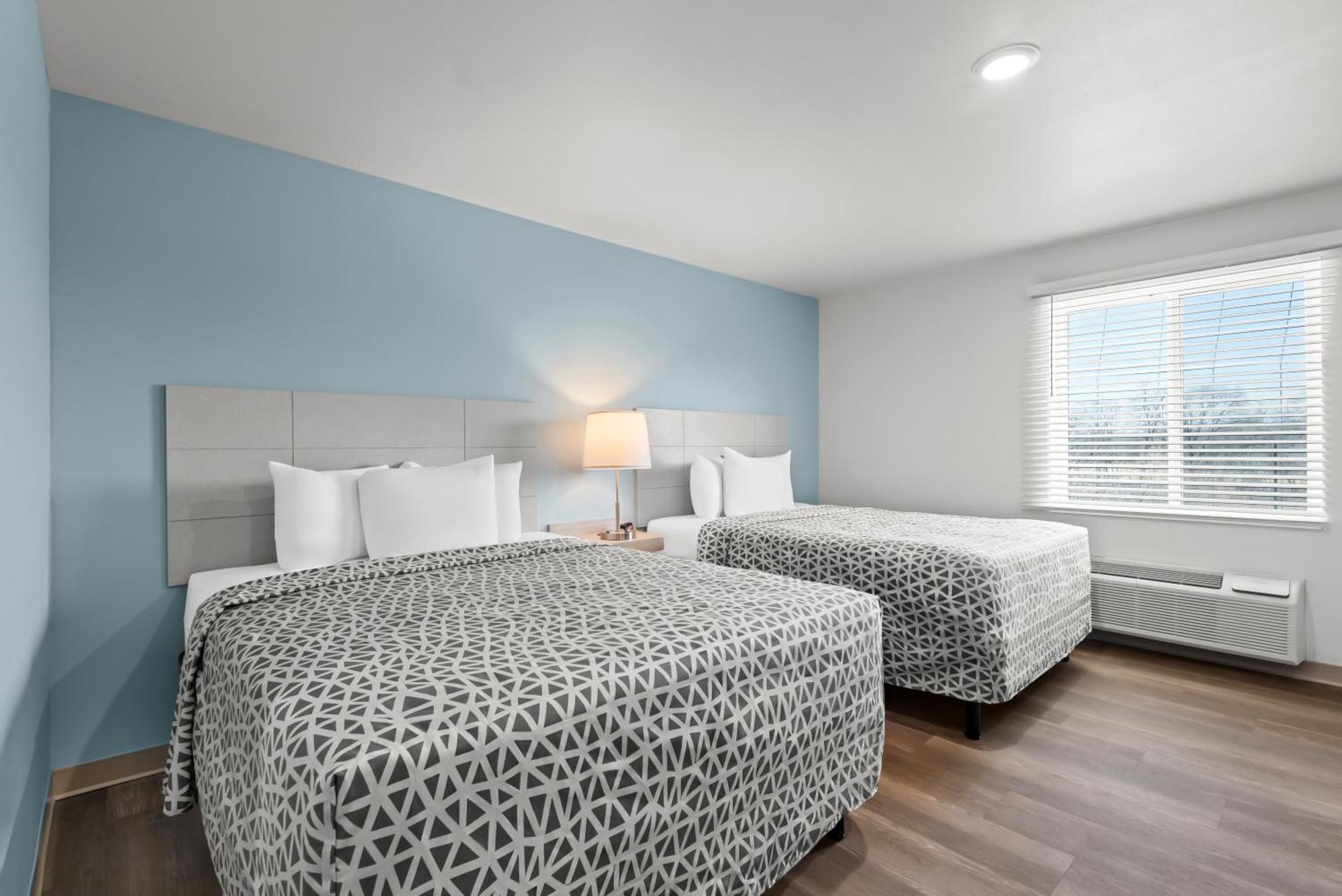 Woodspring Suites Coralville Iowa City Bagian luar foto