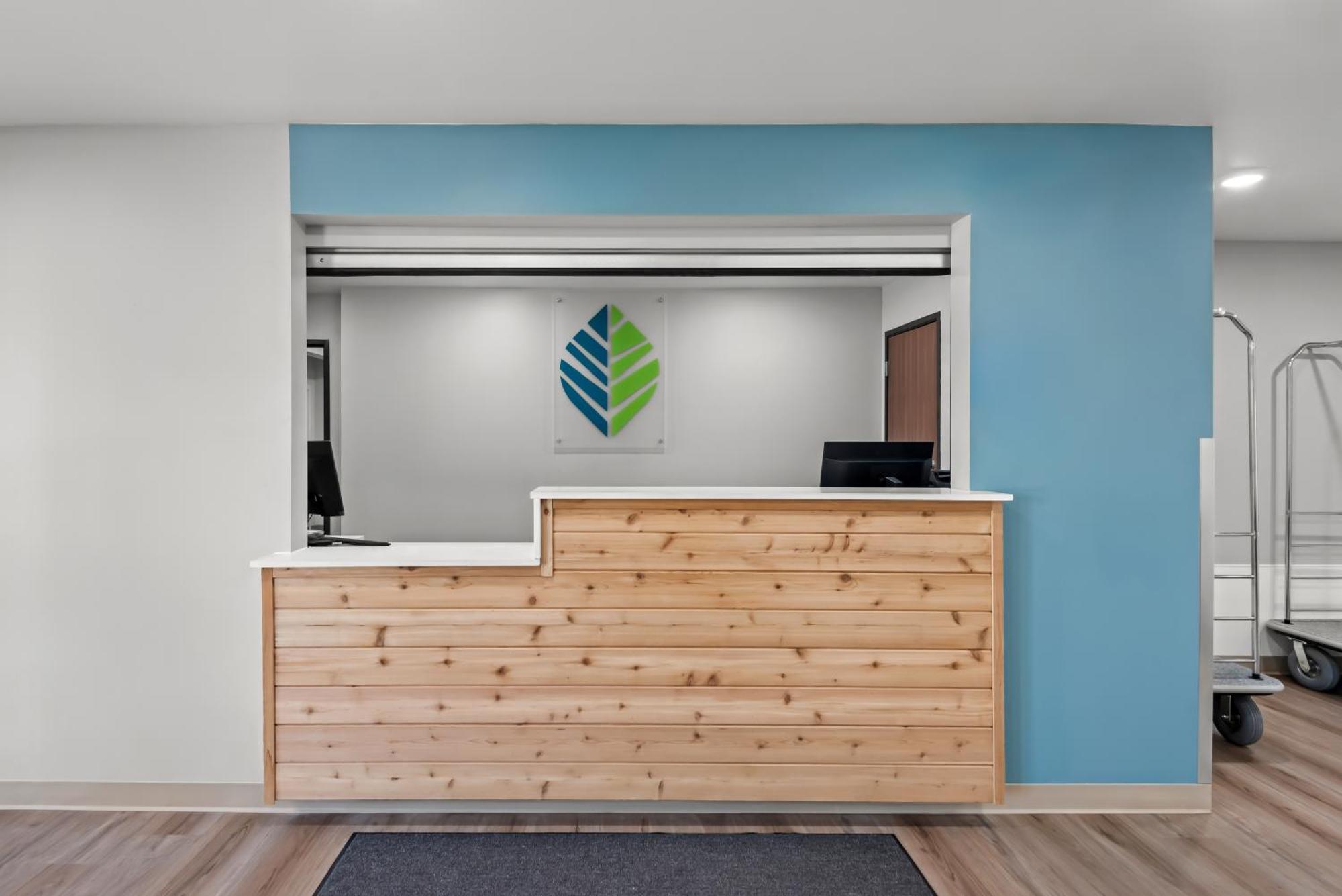 Woodspring Suites Coralville Iowa City Bagian luar foto
